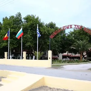 Roses Bungalows Отель